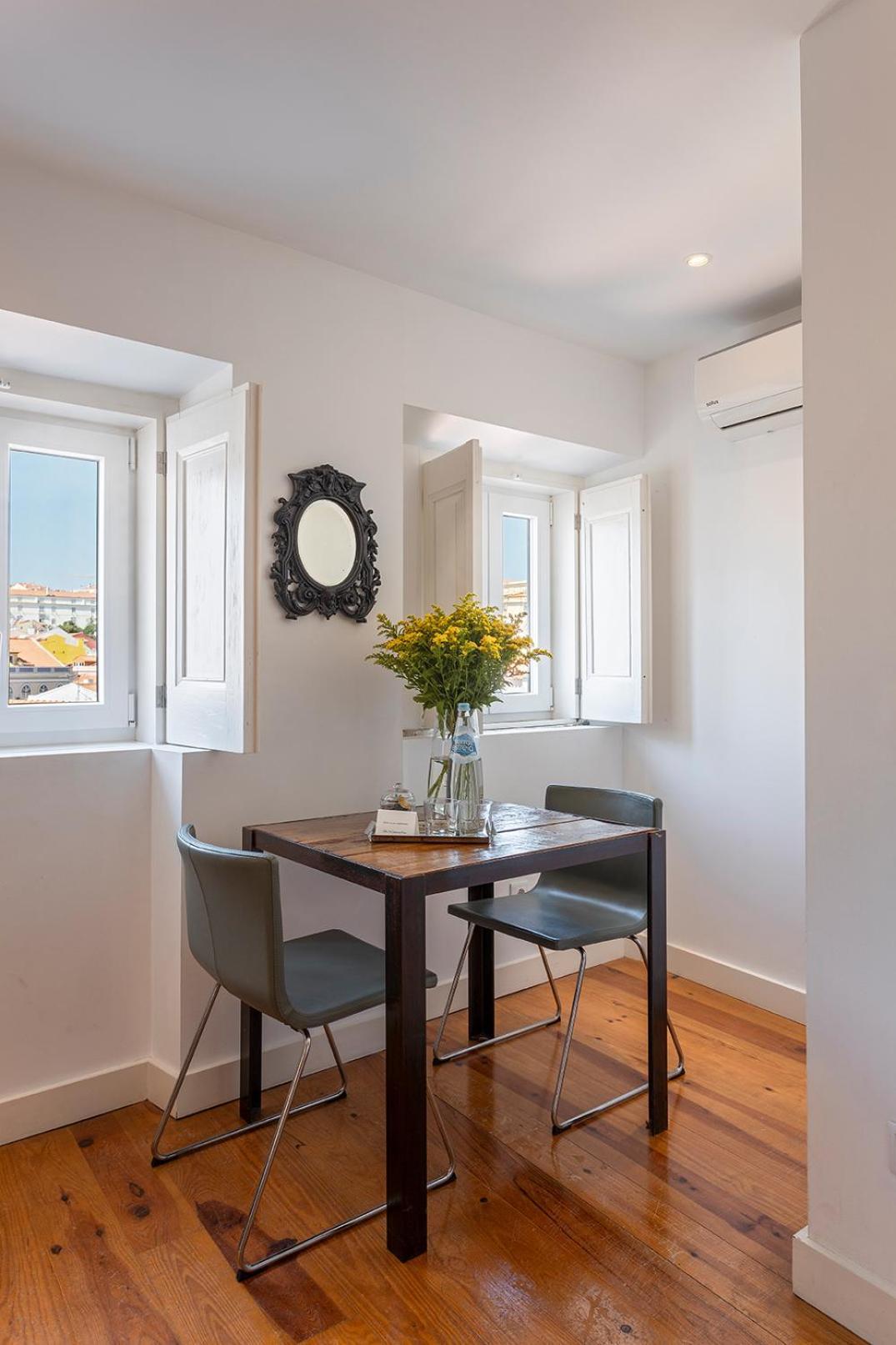54 Santa Catarina Apartments Lisboa Dış mekan fotoğraf